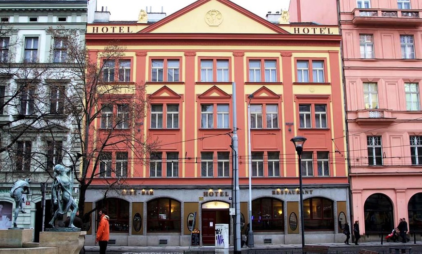 Image 2: Prague : chambre double, triple ou familiale avec petit-déjeuner