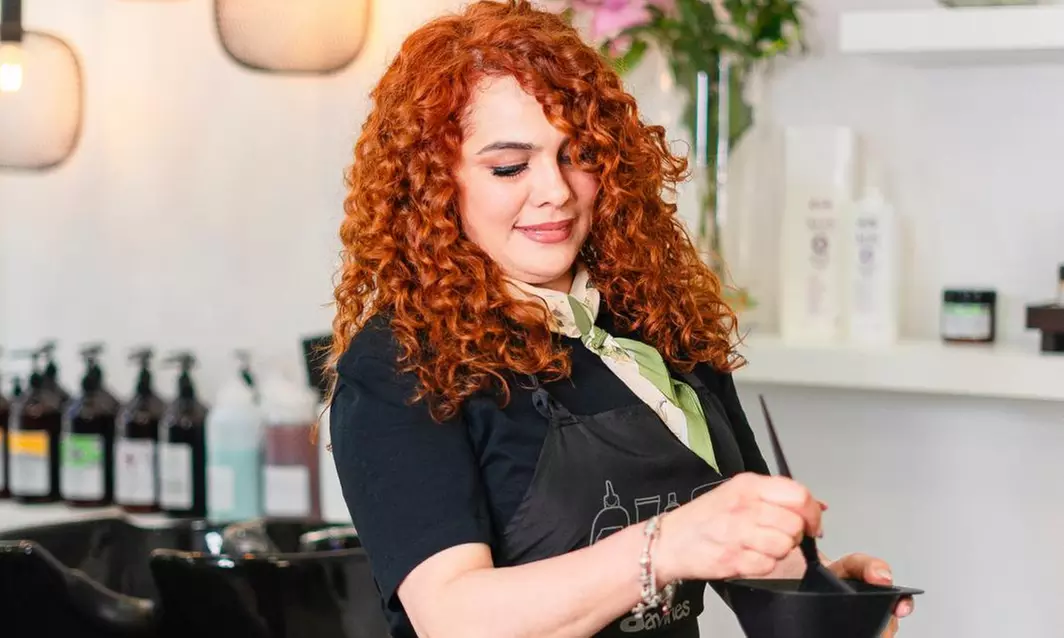 ¡Renueva tu Look! Hasta un 57% de descuento en Diva Peluquería y Estética - Primary Image