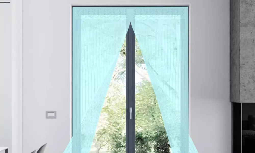 Zanzariera magnetica universale con chiusura calamitata al passaggio