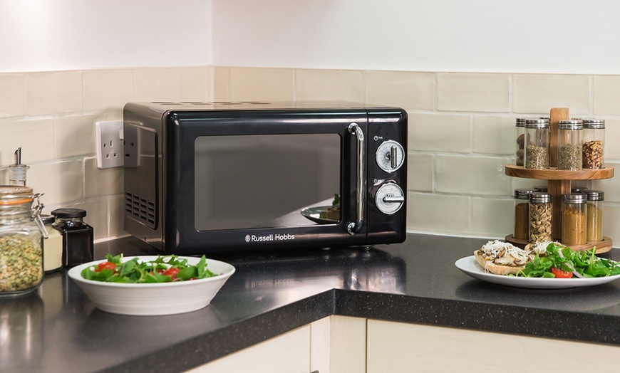 Image 4: Russell Hobbs Retro Microwave