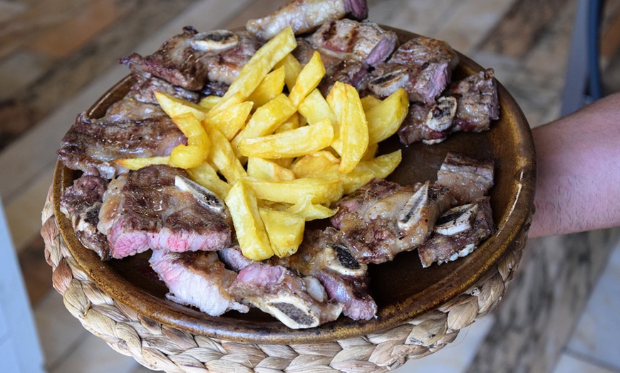 Image 15: Menú especial para 2: Cachopos o arroz de marisco con entrantes