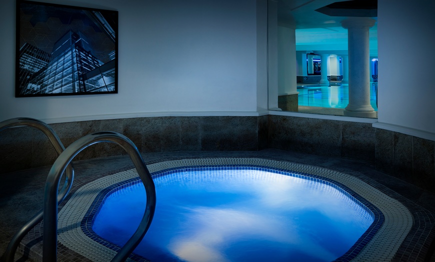 Image 3: Central London: Luxury 4* Spa Stay for 2 