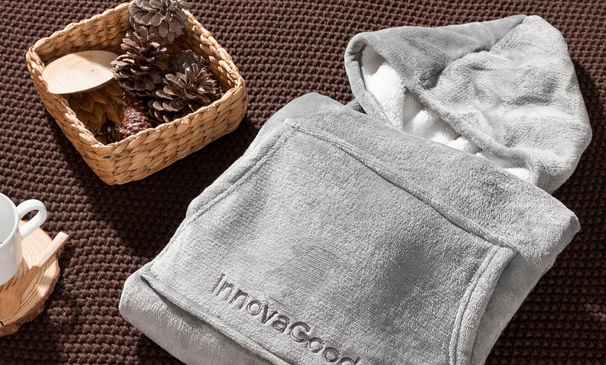 Image 7: InnovaGoods übergroße Sweatshirt-Decke Swug mit Fleece-Innenfutter