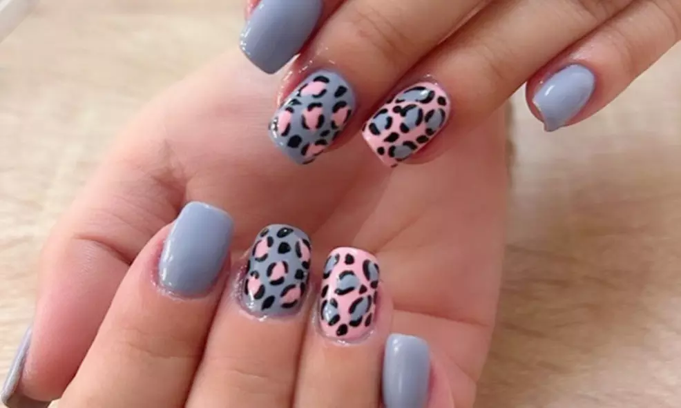 1 o 3 sesiones de manicura y/o pedicura con esmaltado semipermanente en Peluquería y Estética Patricia Fernández Pérez - Second Medium