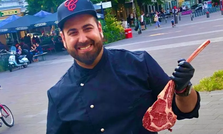 1,2 kg Dry-Aged Tomahawk-Steak mit Beilagen für 2 Personen