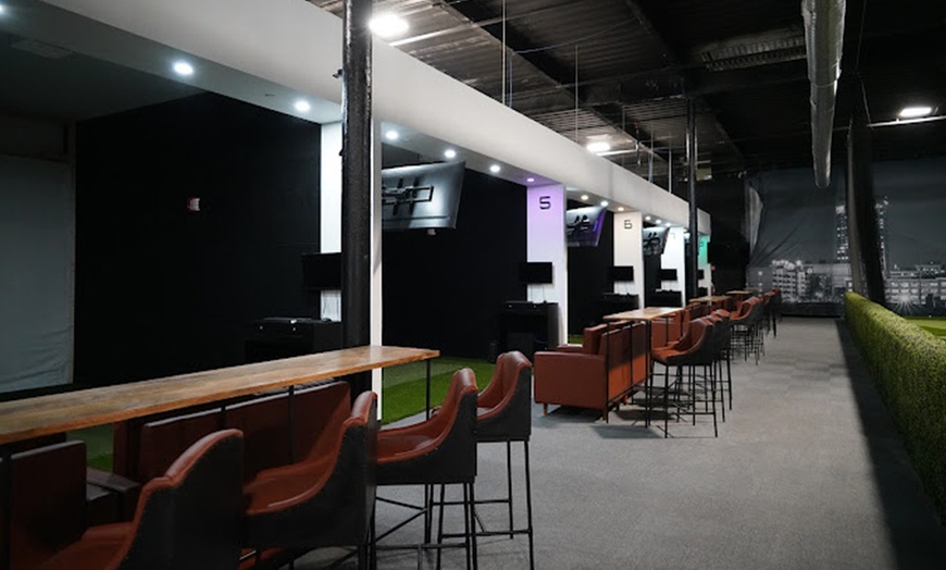 Image 5: 2,3 or 4-Hrs Indoor Golf Fun for Up to 6 People - Before or After 4 PM