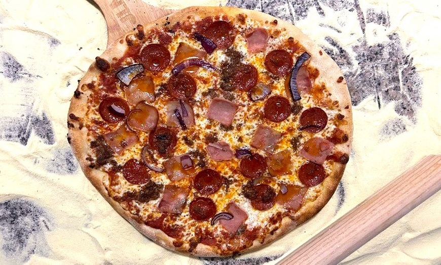 Image 2: Menú de pizza artesanal con entrante, postre y bebida para 2 o 4