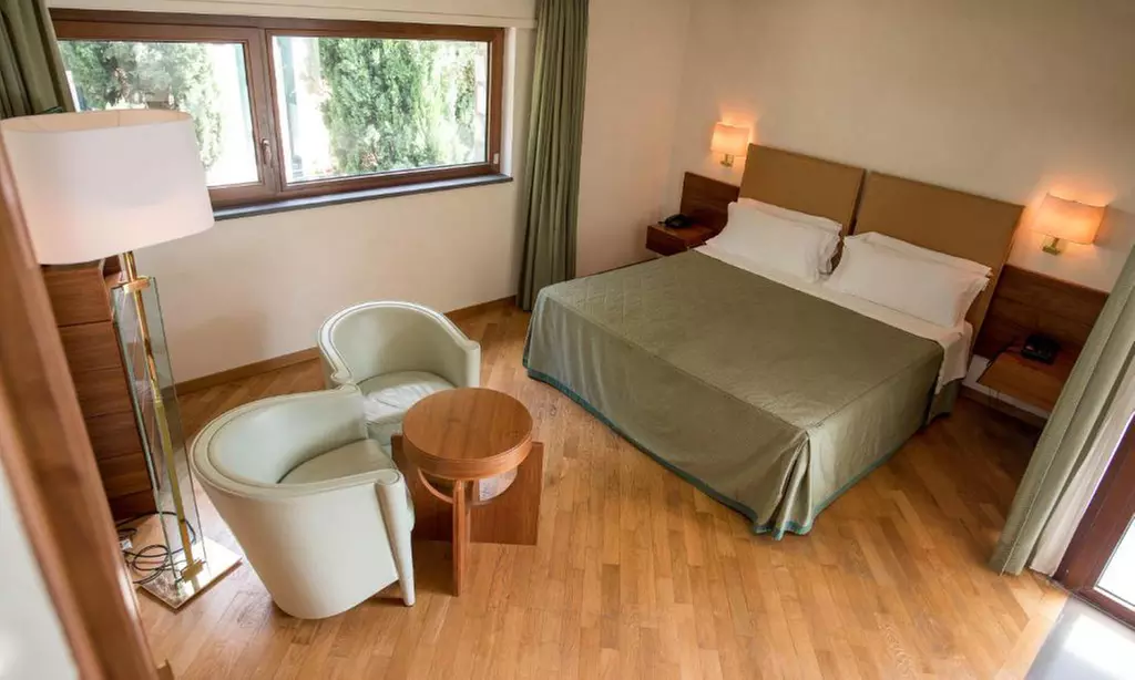Kampanien: Doppelzimmer mit Halbpension und Spa