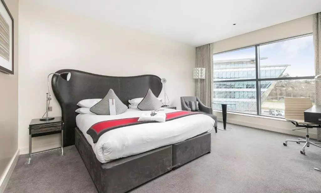 Surrey: Trackside 4* Spa break with Breakfast, Dinner, Prosecco