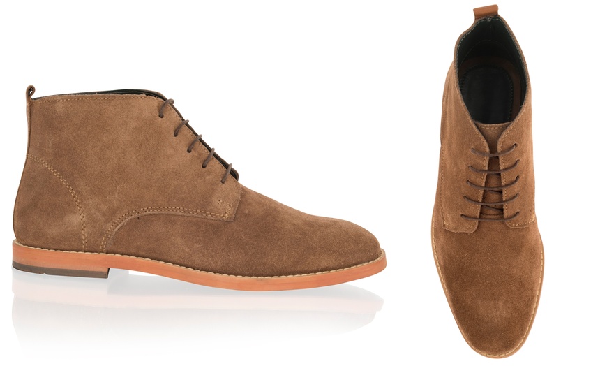 Image 16: Chaussures en daim pour homme