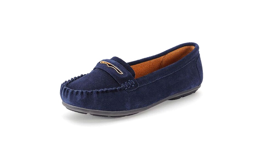 Image 2: Classic suède moccasins voor dames