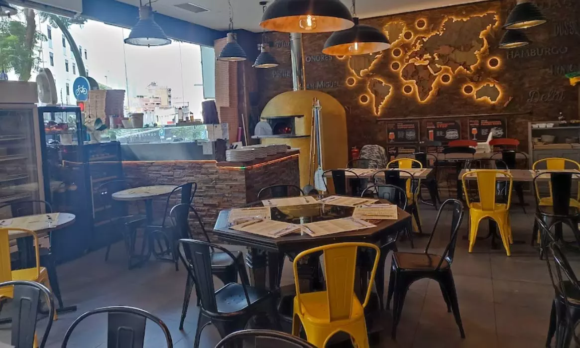 Menú con degustación de entrantes, principal, bebida y postre