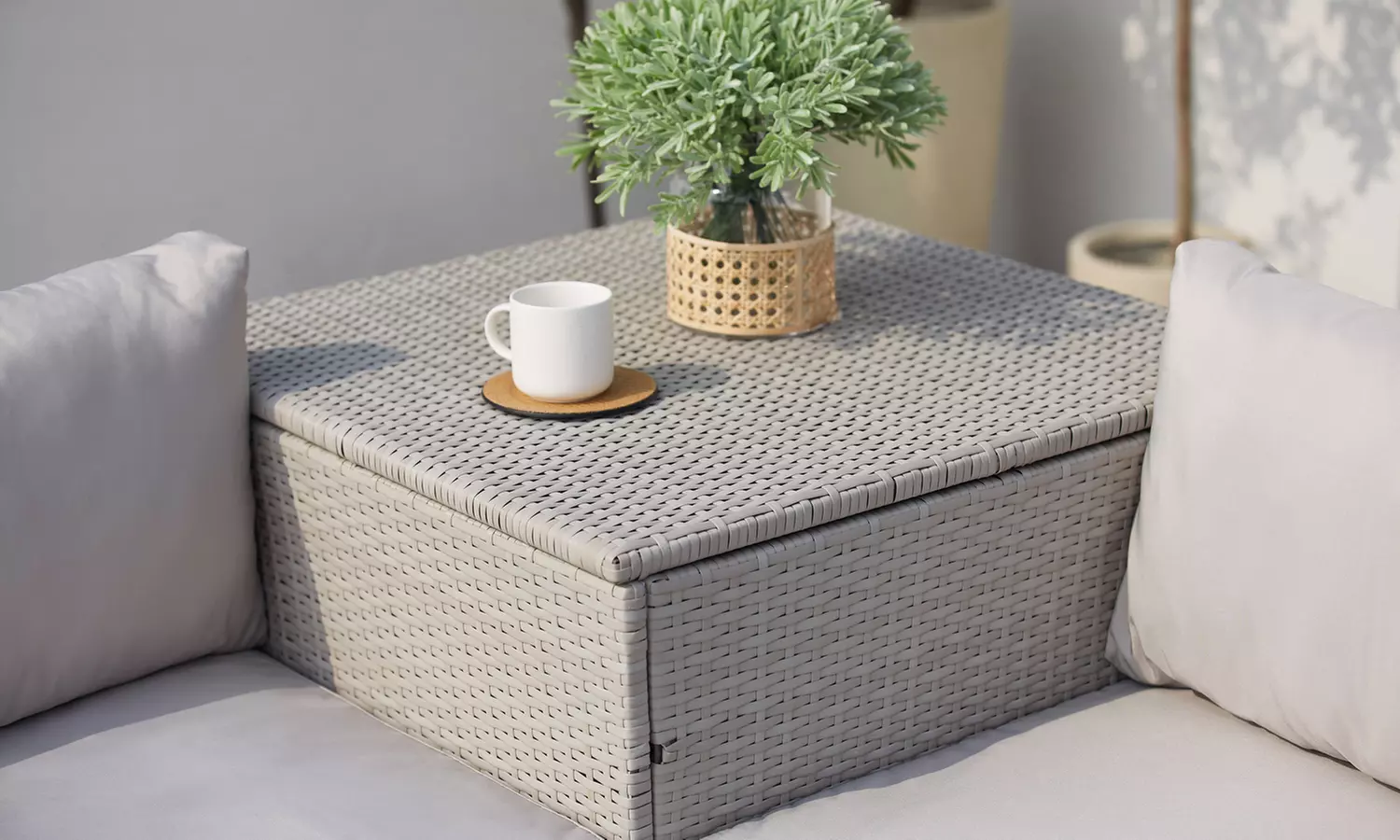 Salon de jardin 4 places Kocoon en résine tressée, modèle "Oacari"