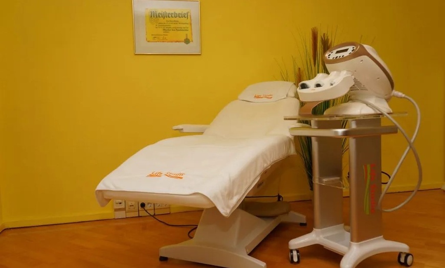 Image 6: Bis zu 55% Rabatt auf Rückenmassage bei LifeStudio 