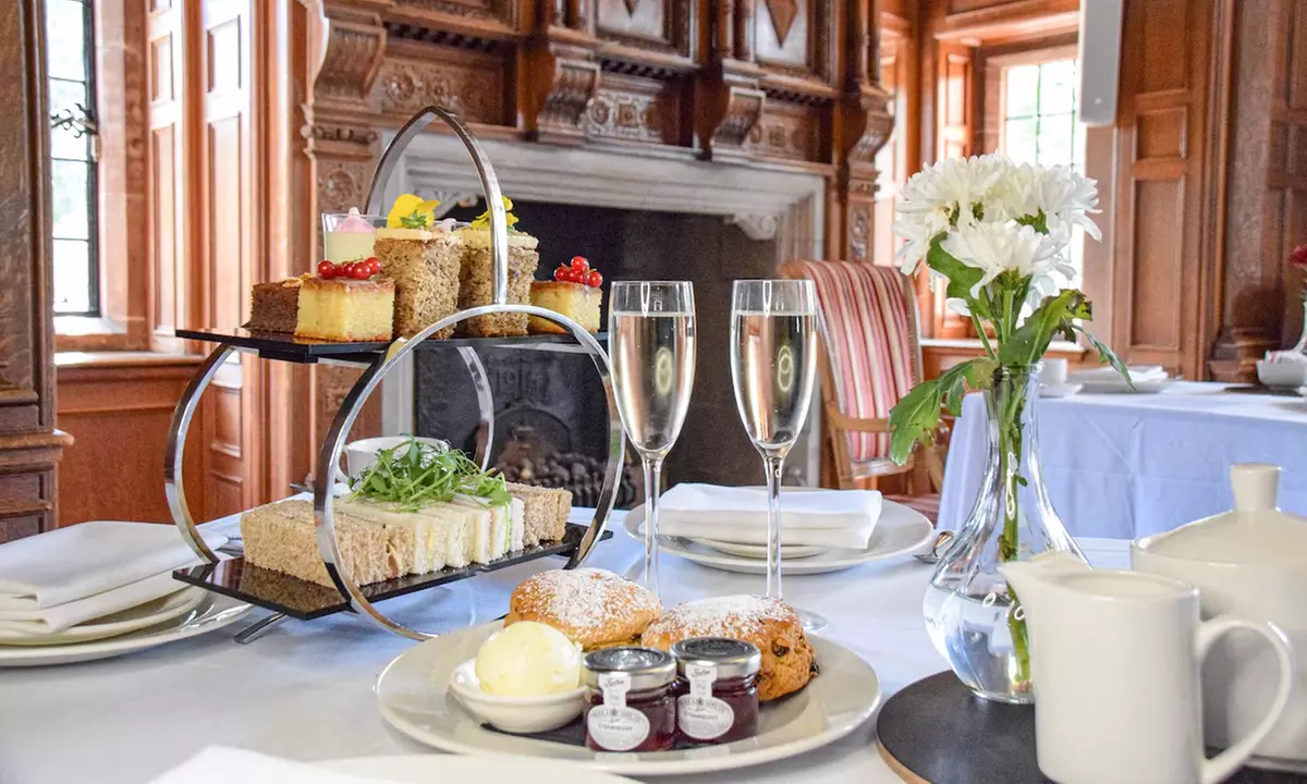 Cheshire Countryside: 4* Stay for 2 with Breakfast & Dinner