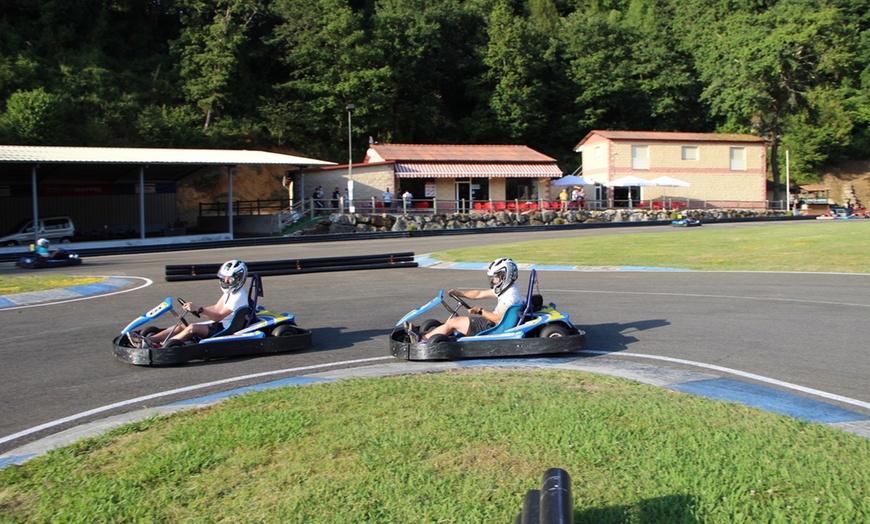 Image 3: Tandas de 10 minutos en Karting Soto de Dueñas para 1 o 2 adultos