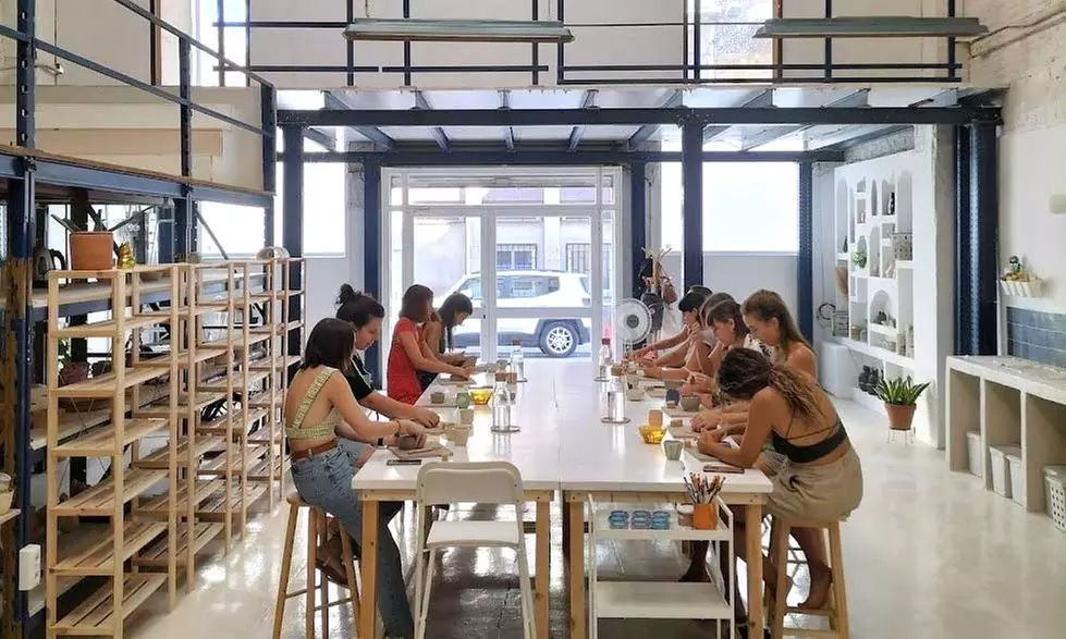 Crea tu propio diseño con un taller de cerámica con opción a dos copas de vino para 1 o 2 y ahorra hasta un 28% - Primary Image