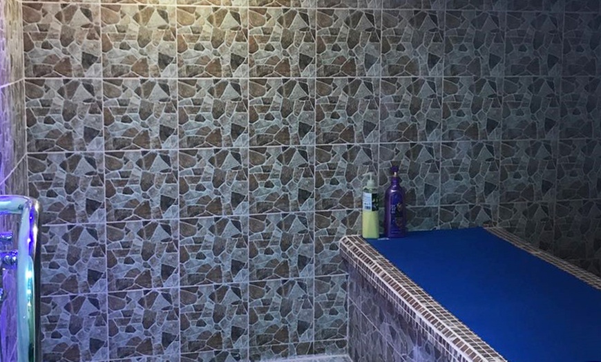 Image 5: Moroccan Bath