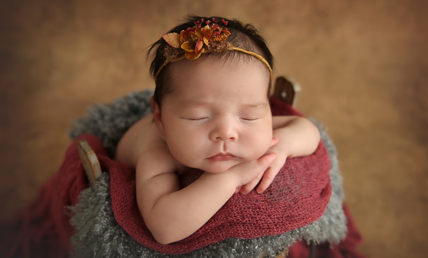 Image 8: Newborn Photoshoot with Prints