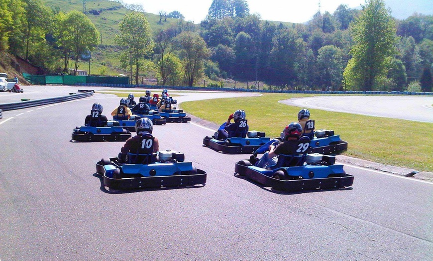 Image 12: Tandas de 10 minutos en Karting Soto de Dueñas para 1 o 2 adultos