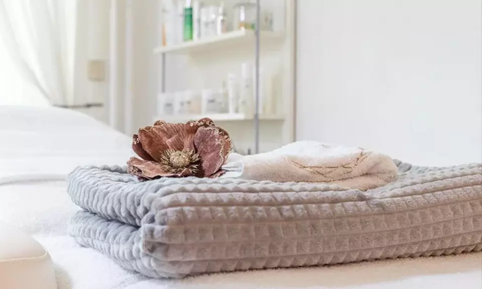 1x oder 2x 60 Min. BB Glow Behandlung für das Gesicht für 1 Person