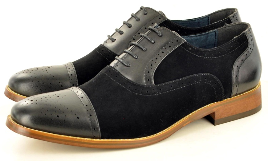 Image 2: Two-Tone Men's Brogue Shoes