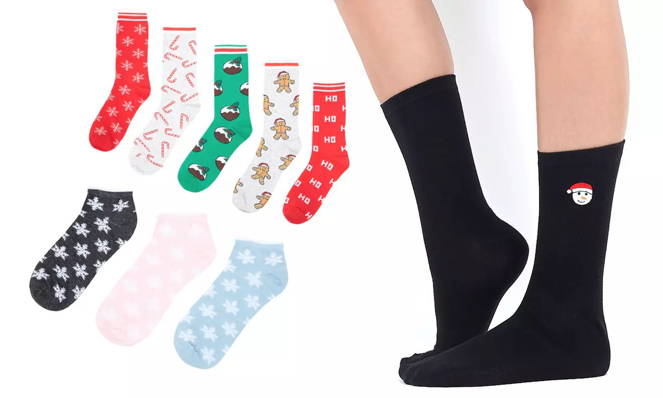 Chaussons fourrés ou 5 chaussettes de Noël - Primary Image