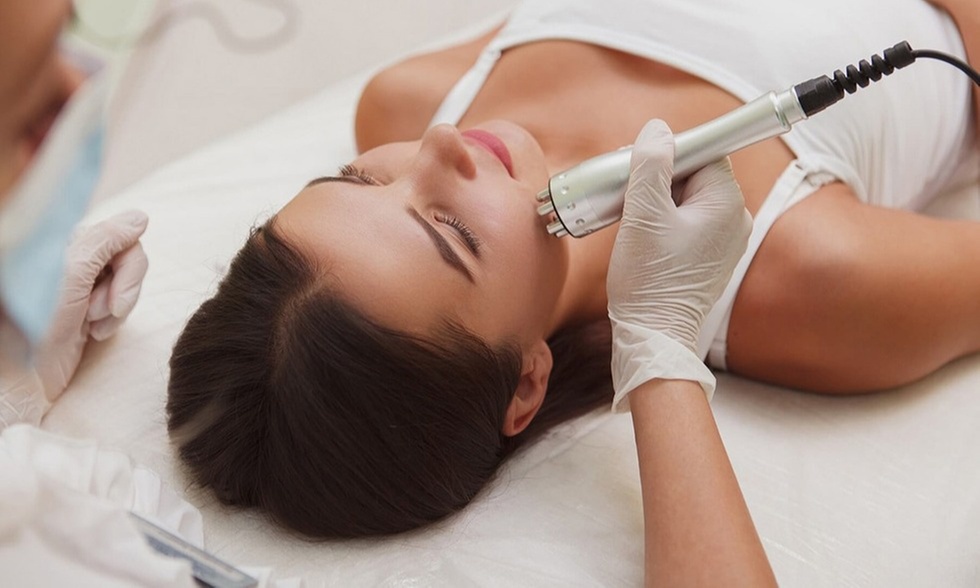 Experience a Non-Surgical Facelift with RF and Red Light Therapy
