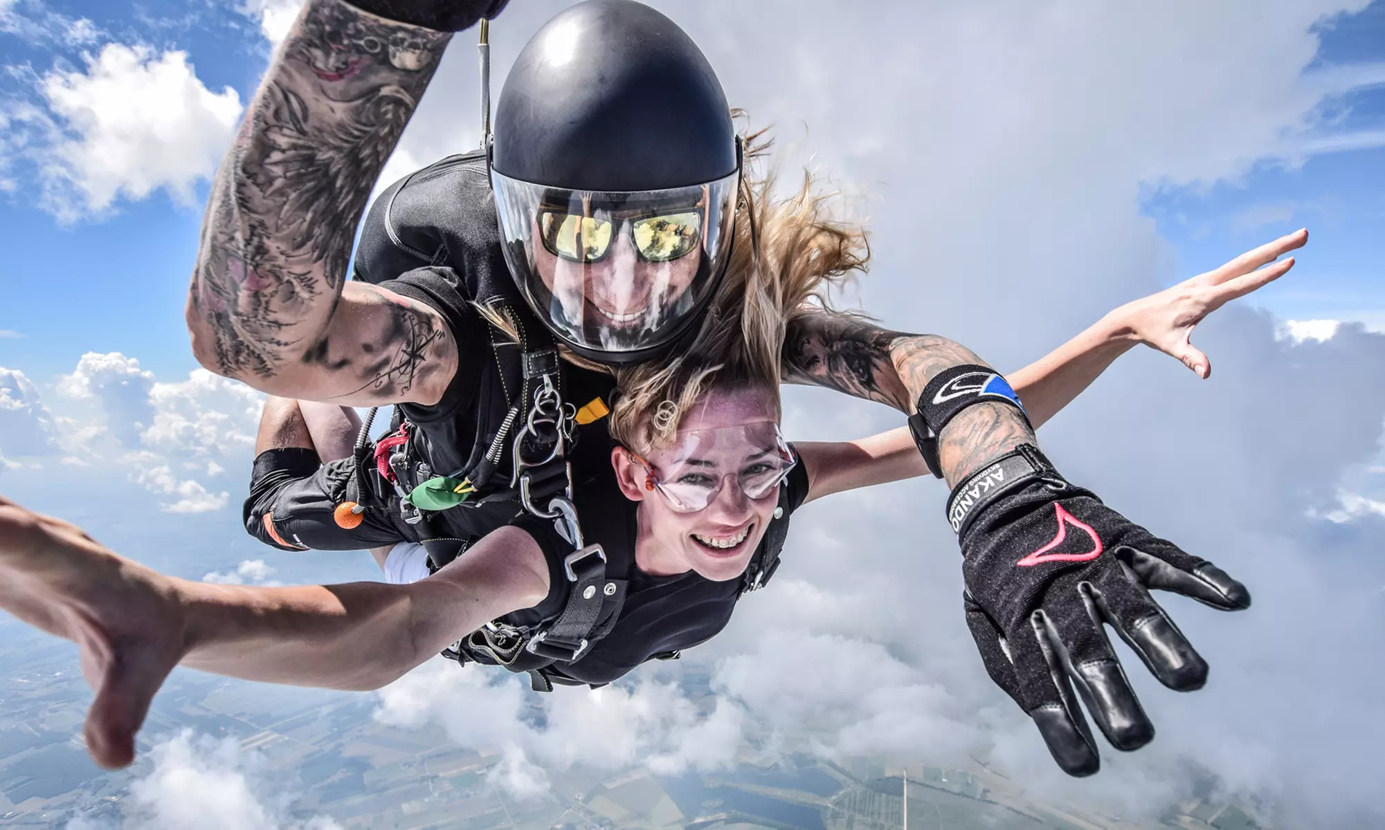 Skok spadochronowy w tandemie ze zdjęciami i filmem dla 1 osoby