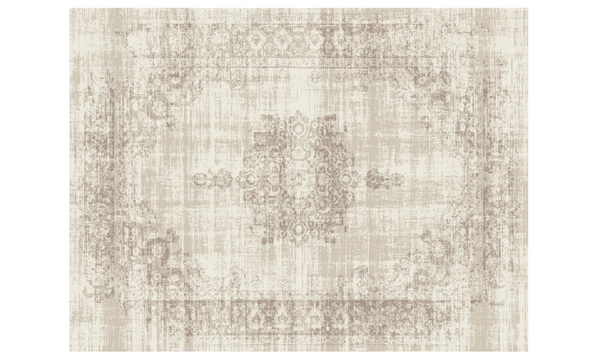 Image 2: On-Trend Vintage-Effect Rug