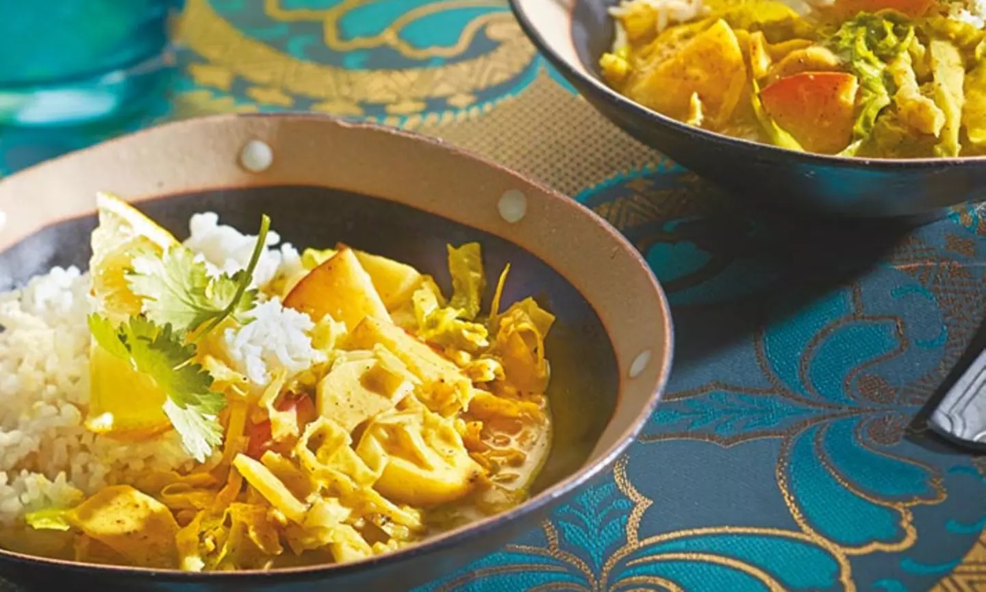 Indischer Genuss für 1, 2 oder 4 Personen: Vegetarisches 2-Gänge-Menü mit vielfältiger Auswahl (bis 33% sparen) - Primary Image