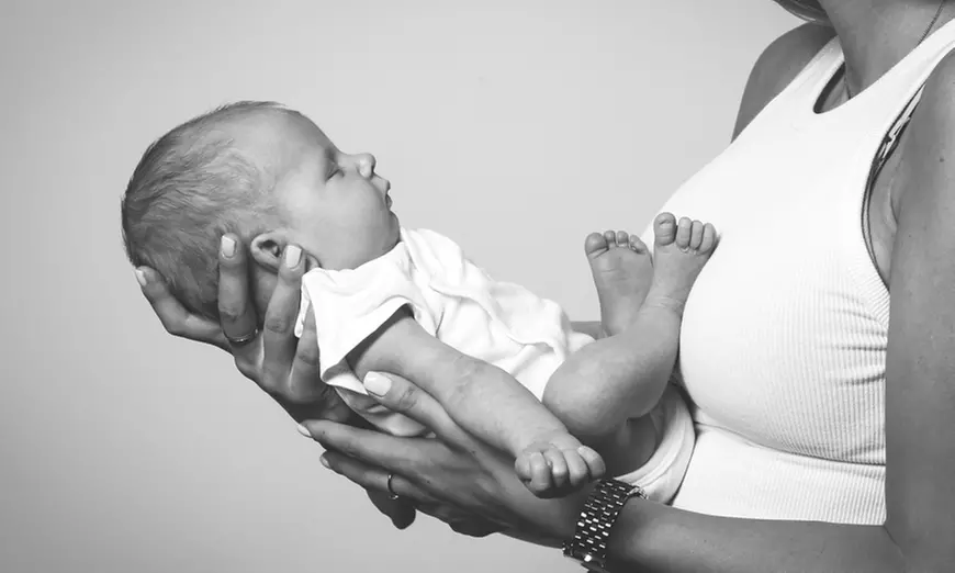 90 Min. Newborn Fotoshooting inkl. 2-5 Bildern + Geschenk