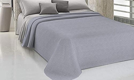 Copriletto effetto micromaculato disponibile in 2 misure e 4 colori