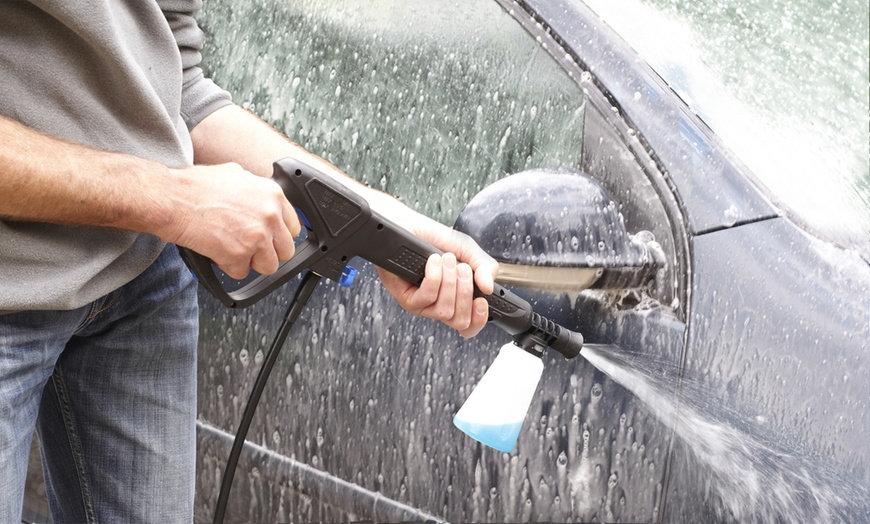 Image 7: High-Pressure Washer and Cleaning Brush