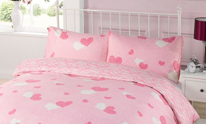 Image 9: Duvet Sets in Choice of Design