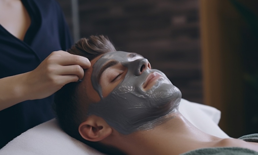 Image 3: Men’s Recovery Facial at Miami Kiss