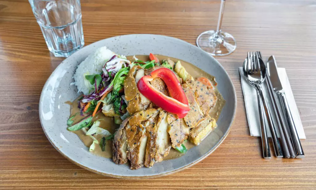 Umi Vegan XXL Sushi-Platte m. 3 od. 6 Vorspeisen bis 3 oder bis 6 Pers