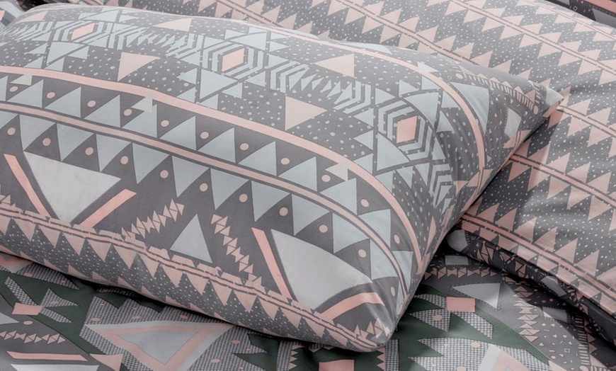 Image 2: Navajo Reversible Duvet Cover Set