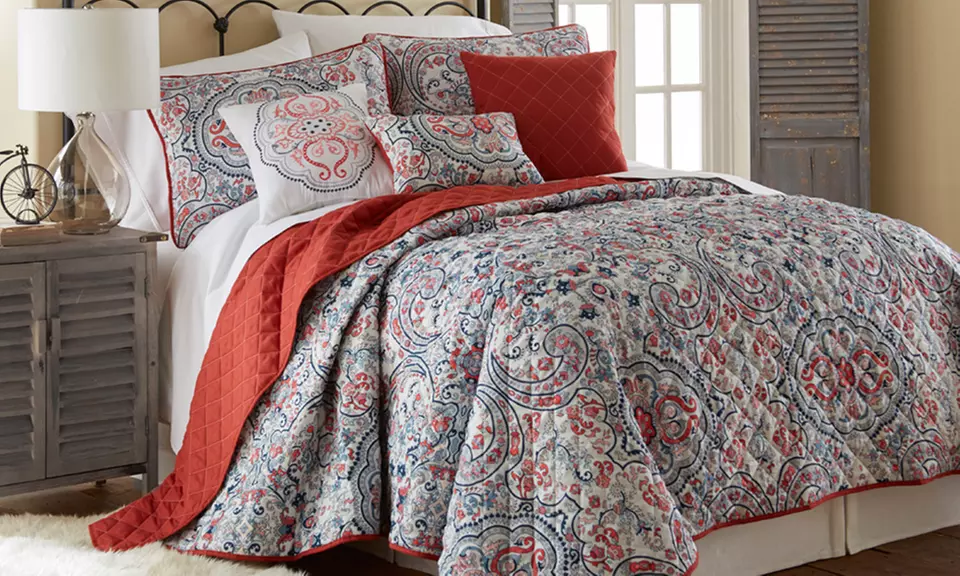 Oversized and Reversible Quilt Sets (6-Piece) - Primary Image