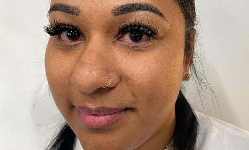 Image 10: Full Set of Classic Lashes or Hybrid or Volume Lashes with One Fill