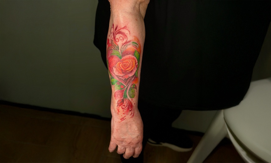 Image 3: Wykonanie tatuażu czarno-białego lub kolorowego