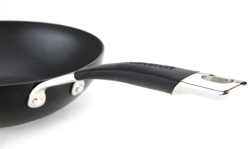 Image 2: Circulon 26cm Stir Fry Pan
