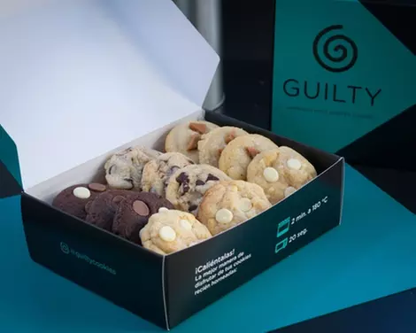 Caja de galletas de estilo americano con cookies clásicas o rellenas