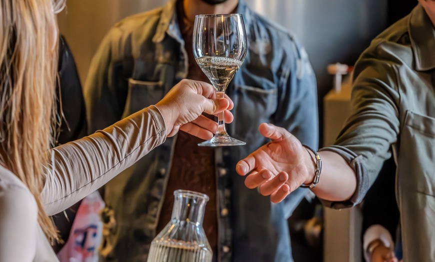 Image 19: Menú de comida con visita a bodega y cata de vinos para 1 o 2 personas