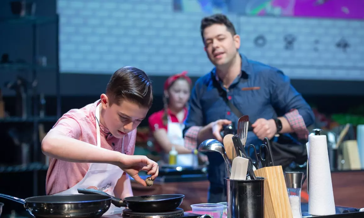 MasterChef Live! Featuring Contestants from MasterChef and MasterChef Junior on October 24 at 6 p.m. - Primary Image