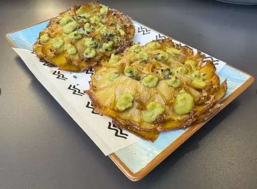 Menú con entrante, principal, postre, bebida y opción a vino