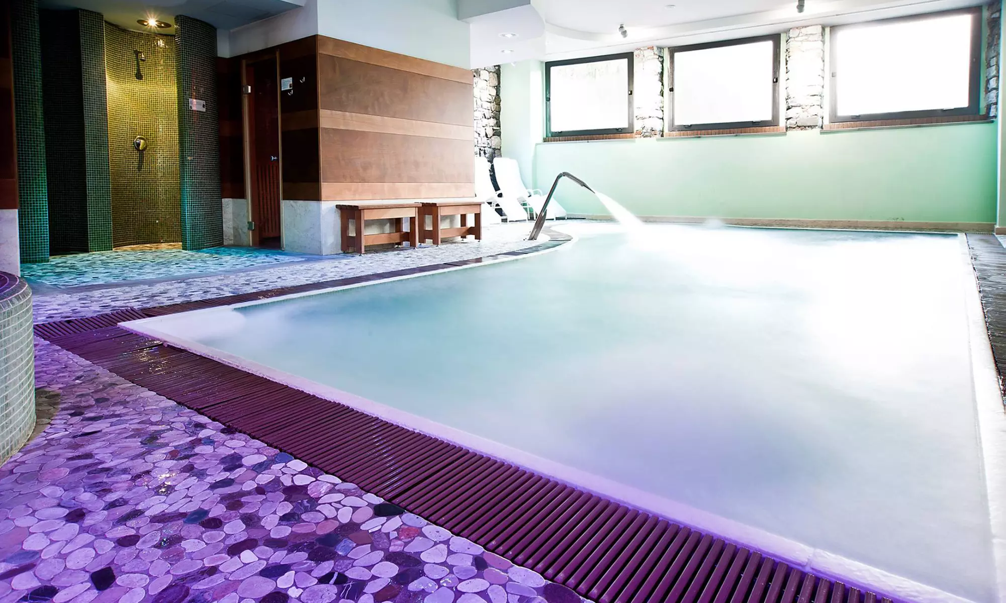 Costa Volpino: 1 notte con colazione o mezza pensione e Spa