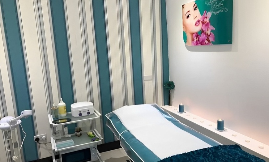 Image 3: Refresh and Glow with Express, Relaxing, or Deep Cleansing Facial 