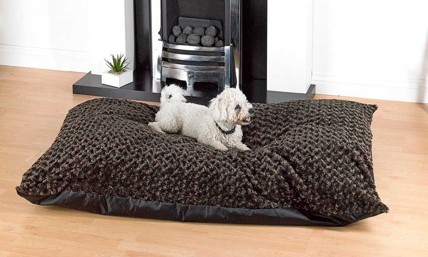 Image 3: Dog Bed with Zipped Cover