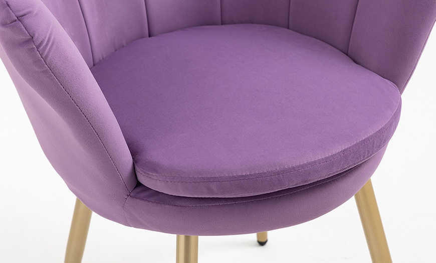 Image 41: Fauteuil "Maddina" effet velours en forme de coquille